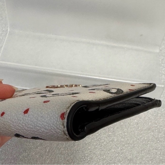 EUC Coach Crayon Heart Wallet - Picture 3 of 7